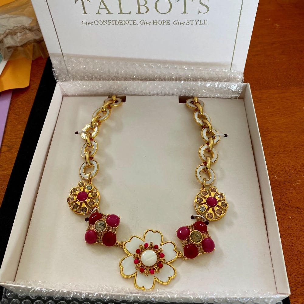 Talbots floral Bloom Pink Red cabochon crystal necklace in original box .